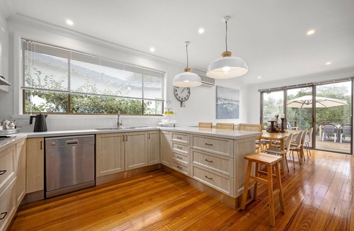 Blairgowrie House | ADELAIDE BLAIRGOWRIE | WALK TO THE BEACH, CAFES & VILLAGE
