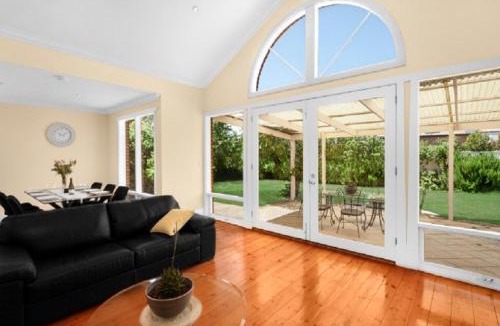 Everard Park House | Adelaide Style Accommodation - City to Beach - Free WIFI - Free 3 car parking - Great location