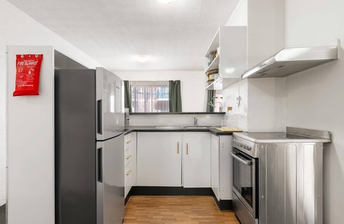 Adelaide Central Business District Apartment | Adelaide West End Apt Near UniSA & Parking