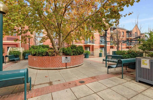 Adelaide Central Business District Apartment | Adelaide West End Apt Near UniSA & Parking