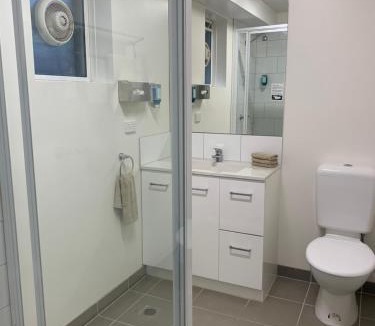 Launceston CBD Apartment | Adina Place Motel Apartments
