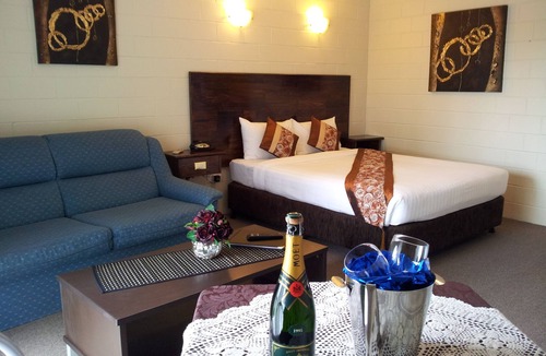 Nelson Bay Hotel | Admiral Nelson Motor Inn