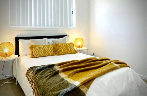 Edmondson Park House | Adorable Modern 4 Br House | WiFi & Parking