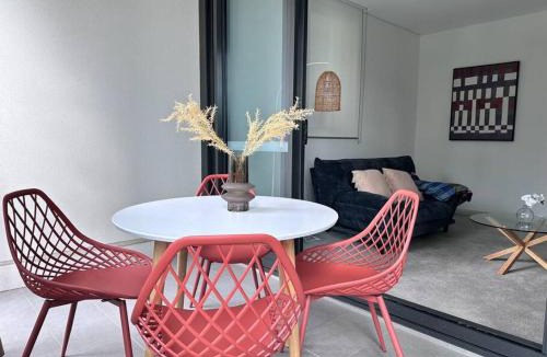Wentworth Point Apartment | Adorable One Bedroom APT in heart of WWP