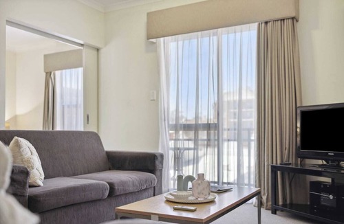Northbridge Apartment | Affordable Apt in Northbridge with Pool