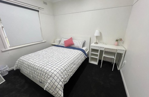 Noble Park House | Affordable Comfy Rooms Near Trains with Free Parking in Noble Park
