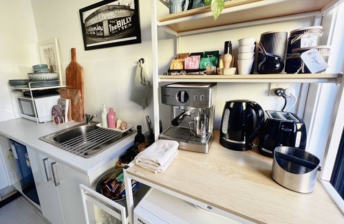 Orange Apartment | Affordable & luxurious private guest suite | The Baker's Bed