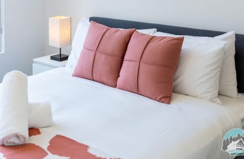 Rosebery Apartment | Aircabin - Rosebery - Stylish Large - 1 Bed Apt
