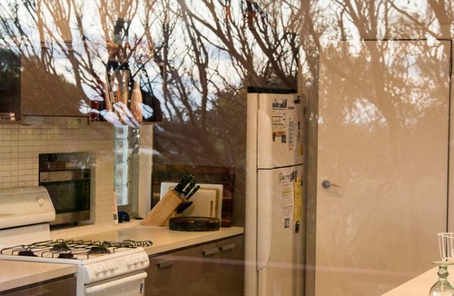 Surf Coast House | Airey's Central - Free WIFI & Pet Friendly.