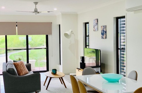Airlie Beach House | Airlie Beach Delight Hop skip jump to everything