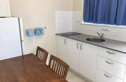 Airlie Beach Hotel | Airlie Court Units