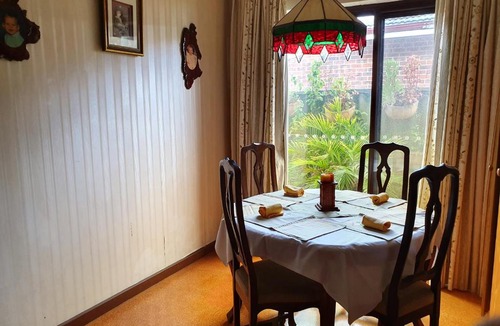 Cloverdale House | Airport HomeStay
