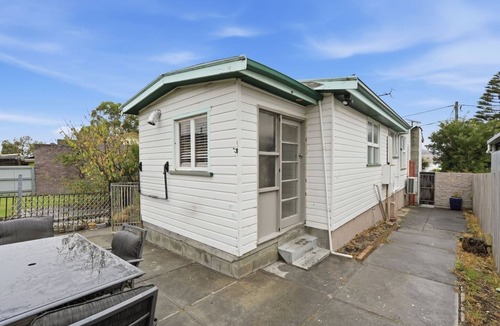 Midway Point House | Airport Studio Retreat
