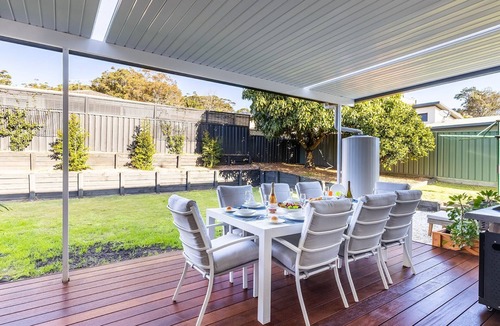 Shoal Bay House | Akoya House 122 Tomaree Rd Pet friendly linen air conditioning WiFi and boat parking