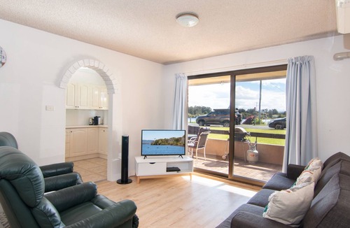 Forster Apartment | Akuna 3 ground floor apartment opposite Wallis Lake