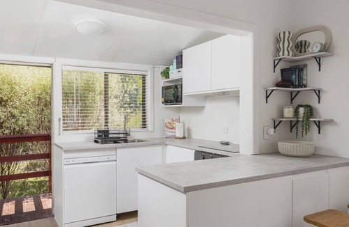 Fingal Bay Cottage | Akuna Beach Cottage Fingal Bay