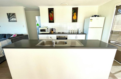 Kingscote House | Al-Pac-Em Inn - Farm Stay