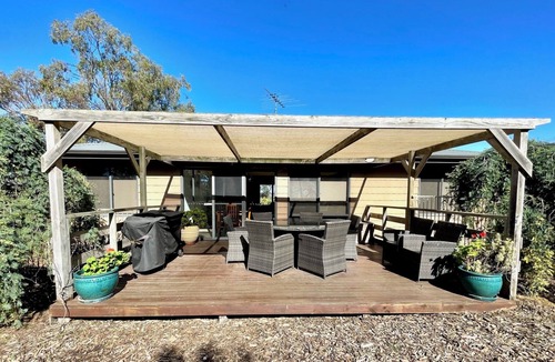 Kingscote House | Al-Pac-Em Inn - Farm Stay