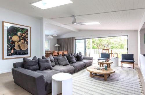 Sunshine Beach House | AL Sole - 4 Bedrooms - Pool - Location