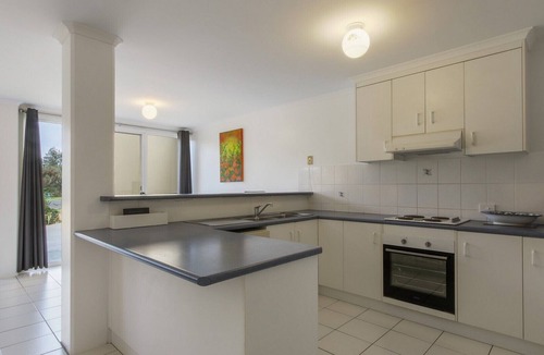 Lakes Entrance Apartment | Albacore | Comfortable Coastal Getaway