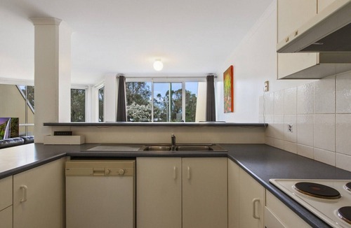 Lakes Entrance Apartment | Albacore | Comfortable Coastal Getaway