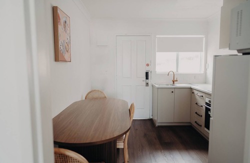 Albany Hotel | Albany Motel & Apartments