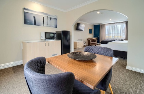 Albany Hotel | Albany Motel & Apartments