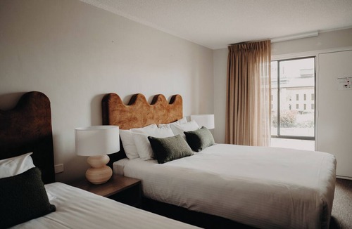 Albany Hotel | Albany Motel & Apartments