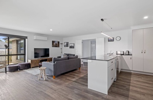 Inverloch House | Albatross Retreat - A Stylish New Modern Home