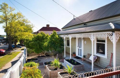 Daylesford House | Albert Cottage - charming miner's cottage in town