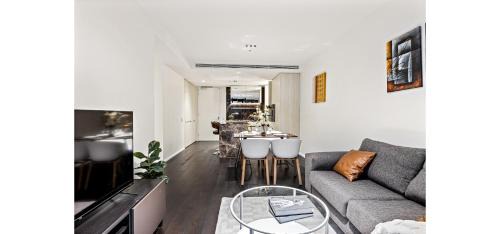Melbourne Apartment | Albert Park 2BR Stay Ultra Luxe With Pool Gym Parking