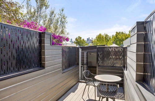 Albert Park House | Albertine House - beautiful single-fronted weatherboard Victorian home i