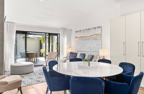 Albert Park House | Albertine House - beautiful single-fronted weatherboard Victorian home i