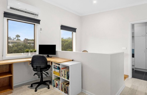 Ocean Grove House | Alice's Palace, 2-minute walk to lifeguard patrolled main surf beach