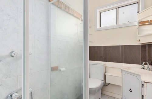 Portarlington House | Allawah Holiday Home Close to the Beach