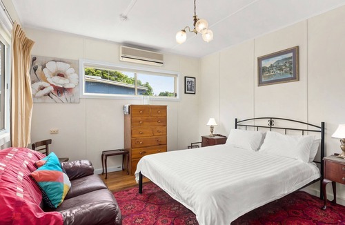Portarlington House | Allawah Holiday Home Close to the Beach