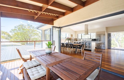 Leura House | Alleura House/Bushland/Families/Groups/Pet Friendl