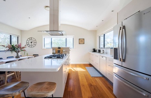 Leura House | Alleura House/Bushland/Families/Groups/Pet Friendl