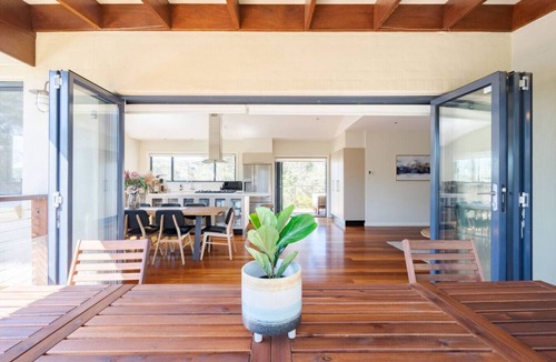 Leura House | Alleura House/Bushland/Families/Groups/Pet Friendl