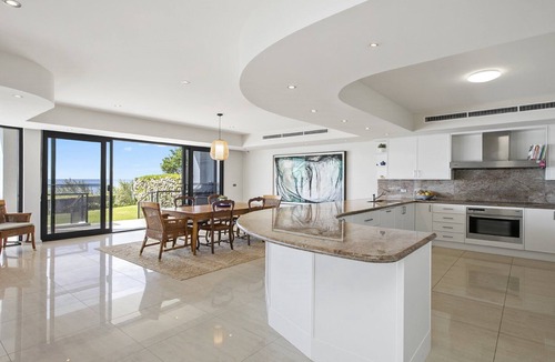 Noraville House | Aloha Beach Retreat by HolidayCo.