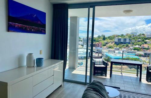 South Townsville Apartment | Altitude Eleven - Stadium & River Panorama