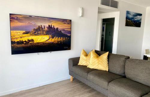 South Townsville Apartment | Altitude Eleven - Stadium & River Panorama