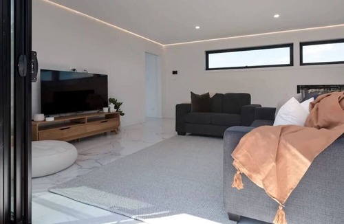 West Launceston House | Amali Retreat - stunning group/family stay