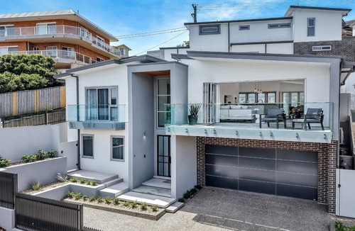 Terrigal House | Amani By The Sea #3 | pool, wifi| Accom Holidays