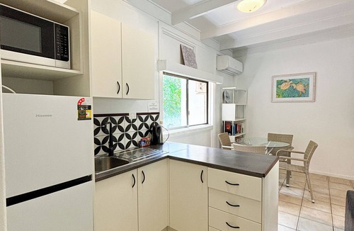 Nelly Bay Hotel | Amaroo Rainforest Resort