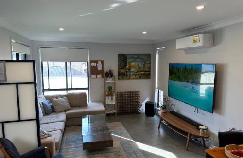 Austral House | Amazing Air Austral with AC and built-in wardrobe
