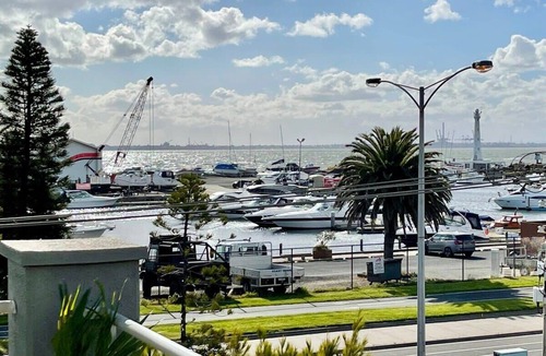 Saint Kilda South Apartment | Amazing Beachfront & City Views 2 bed 2 bathroom