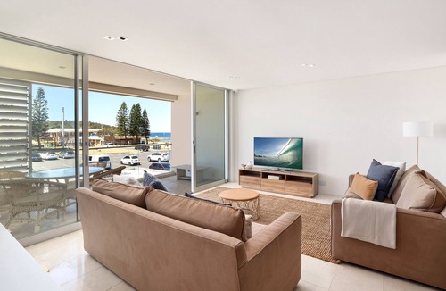 Narrabeen Apartment | Amazing Beachfront Location on North Narrabeen Beach