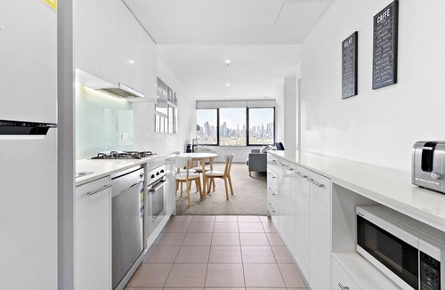 Flemington Apartment | Amazing City Views - with car park