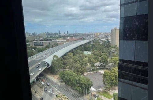 Flemington Apartment | Amazing City Views - with car park